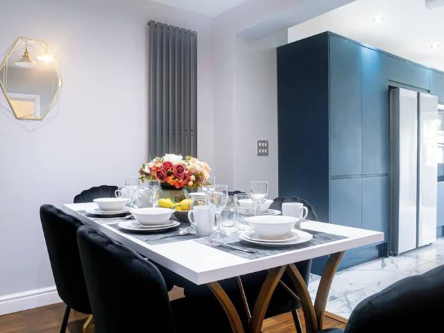 London, DA7 5LA, United Kingdom | 6 bed house for rent #150268164 | Rentberry