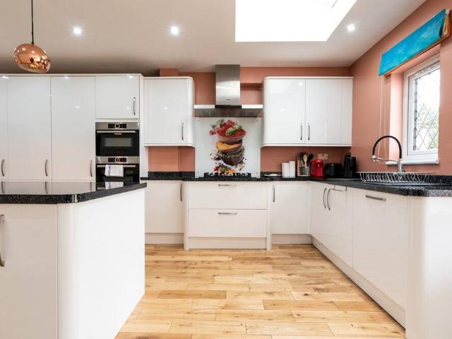 London, DA15 8AB, United Kingdom | 4 bed house for rent #131793382 | Rentberry