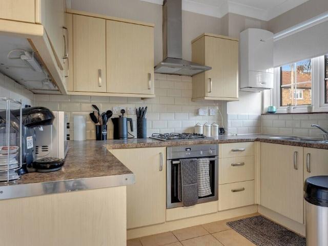 London, E14 3AD, United Kingdom | 3 bed house for rent #167306470 | Rentberry