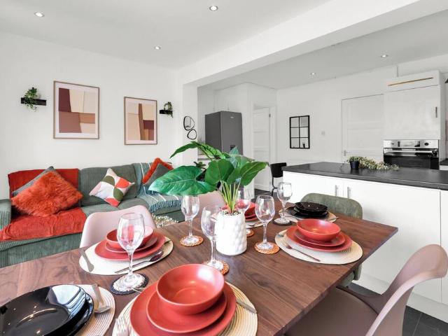 London, E14 3AX, United Kingdom | 4 bed house for rent #170791191 | Rentberry