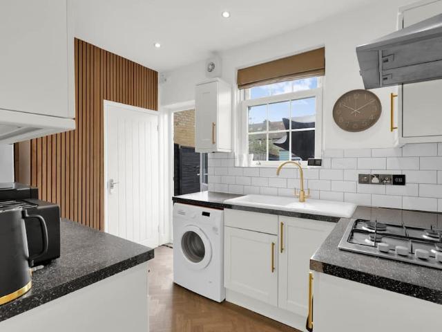 London, E14 3BE, United Kingdom | 2 bed house for rent #167296240 | Rentberry