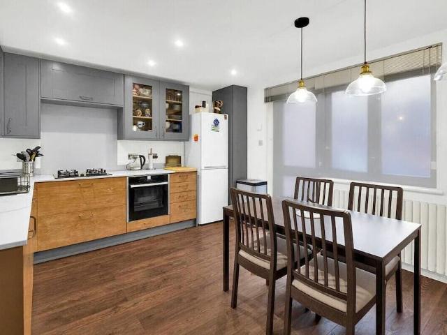 London, E14 3JJ, United Kingdom | 4 bed house for rent #167297663 | Rentberry