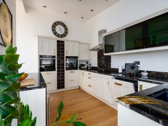 London, E14 6NJ, United Kingdom | 2 bed apartment for rent #128450210 | Rentberry