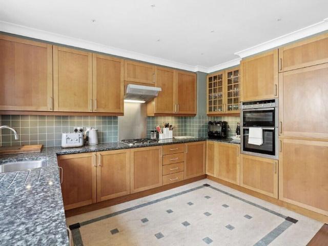 London, E14 8BF, United Kingdom | 5 bed house for rent #167296217 | Rentberry