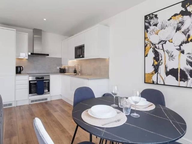 London, E14 8LW, United Kingdom | 2 bed apartment for rent #168700268 | Rentberry