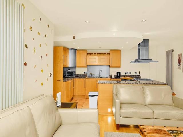 London, E14 9NB, United Kingdom | 2 bed apartment for rent #121469414 | Rentberry