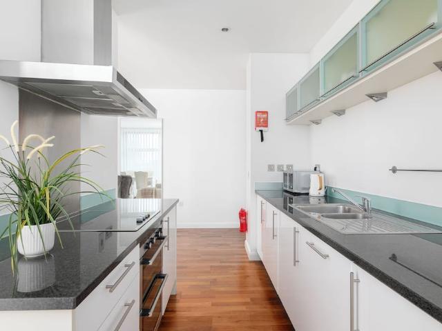 London, E14 9RT, United Kingdom | 2 bed apartment for rent #147299494 | Rentberry