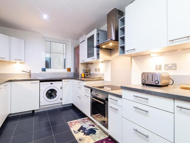 London, E16 1AR, United Kingdom | 2 bed apartment for rent #96329690 | Rentberry