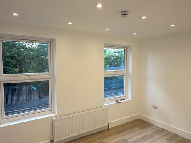 London E17 5 bed terraced house to rent £3,200 pcm £738 pw