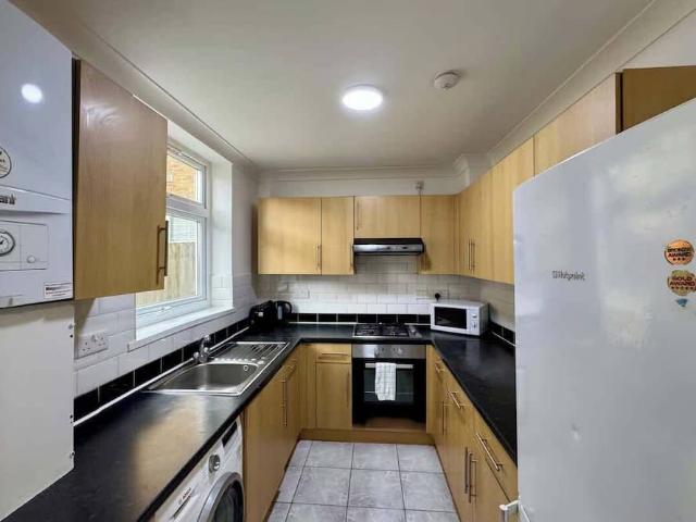 London, E10 5NA, United Kingdom | Studio house for rent #167062431 | Rentberry