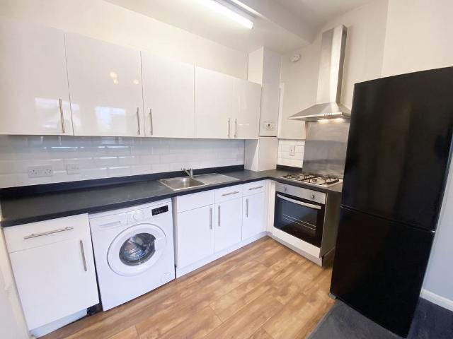 London E11 1 bed flat to rent £1,400 pcm £323 pw