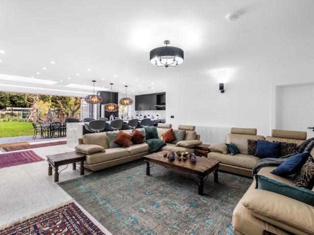 London, E11 2QW, United Kingdom | 5 bed house for rent #160306537 | Rentberry