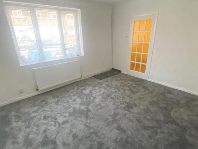 London E11 3 bed terraced house to rent £2,300 pcm £531 pw