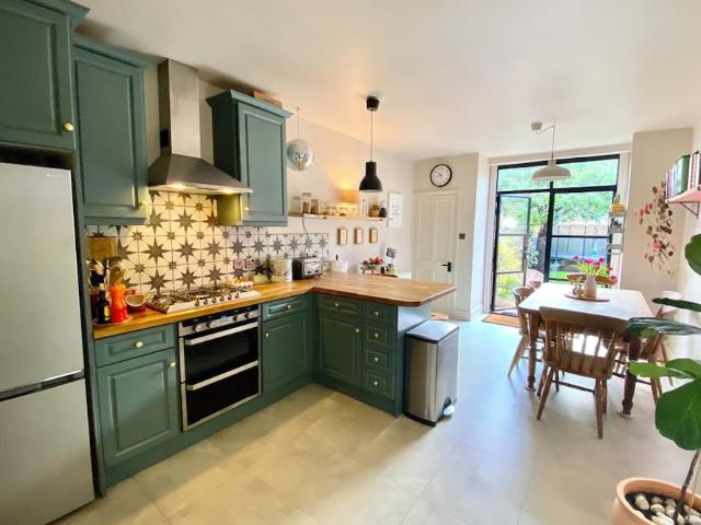 London, E11 3BL, United Kingdom | 4 bed house for rent #165042374 | Rentberry