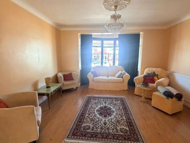 London E11, 5 bed semi detached house to rent, £4,000 pcm | PrimeLocation