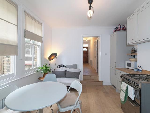 London, E13 0QG, United Kingdom | 3 bed apartment for rent #170788521 | Rentberry