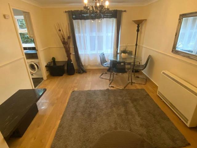 London E13 2 bed flat to rent £1,750 pcm £404 pw