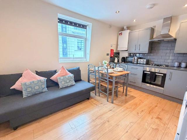 London, E1 1RS, United Kingdom | 3 bed apartment for rent #133904703 | Rentberry