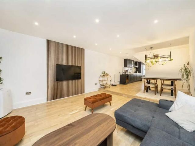 London, E1 6NR, United Kingdom | 3 bed duplex for rent #171528939 | Rentberry