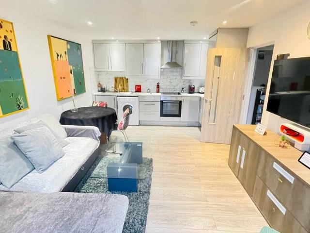 London, E1 6SA, United Kingdom | 2 bed apartment for rent #123951150 | Rentberry