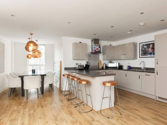 London, E2 8GF, United Kingdom | 3 bed apartment for rent #171229801 | Rentberry