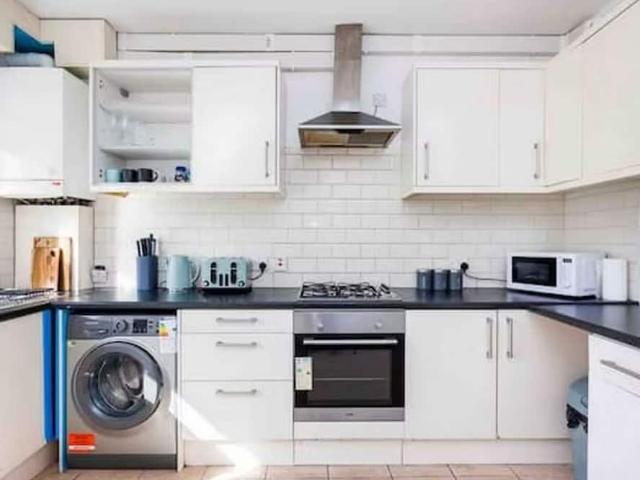 London, E6 3RY, United Kingdom | 4 bed house for rent #168022594 | Rentberry