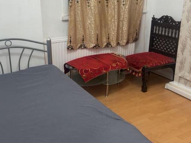 london E6 1 bed in a house share to rent £550 pcm £127 pw