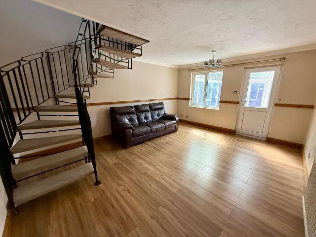 London E6, 2 bed terraced house to rent, £2,000 pcm | PrimeLocation