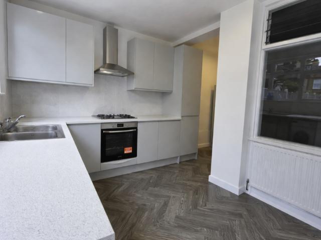 London, E6 4 bed terraced house to rent £2,552 pcm £589 pw