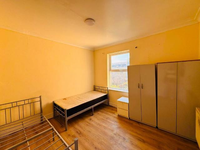London E7 1 bed in a house share to rent £850 pcm £196 pw