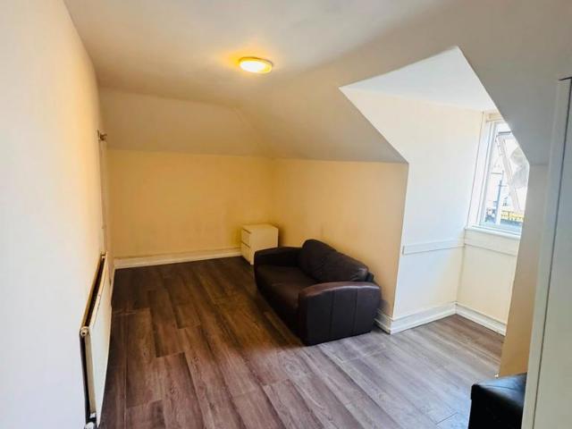 London E7 1 bed in a house share to rent £800 pcm £185 pw
