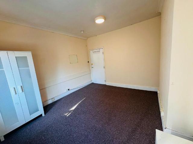 London E7 1 bed in a house share to rent £900 pcm £208 pw