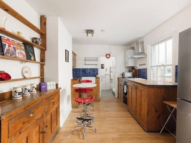London, E8 4RE, United Kingdom | 3 bed townhouse for rent #171529037 | Rentberry