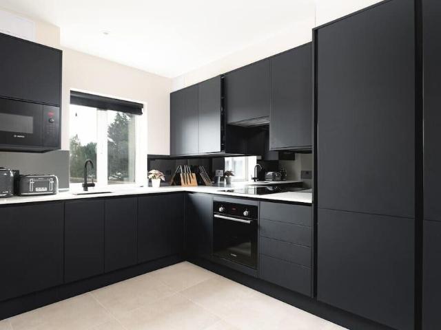 London, EN4 0DB, United Kingdom | 4 bed apartment for rent #97236109 | Rentberry