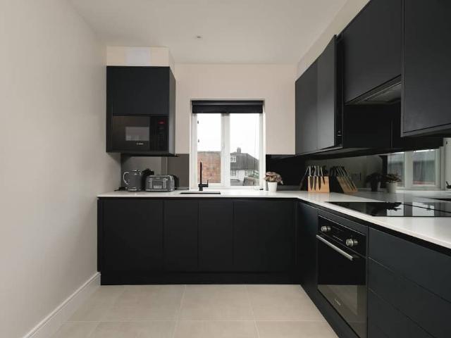 London, EN4 0NS, United Kingdom | 4 bed apartment for rent #116841729 | Rentberry