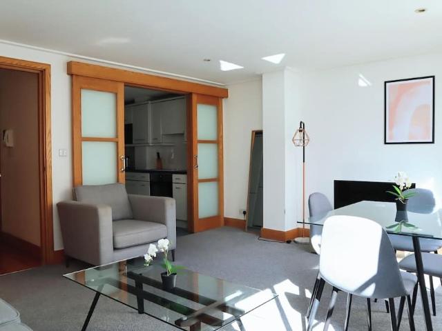 London, EC4A 1LR, United Kingdom | 2 bed apartment for rent #147389089 | Rentberry