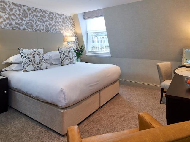 London EC4M, 2 bed flat to rent, £10,617 pcm | PrimeLocation