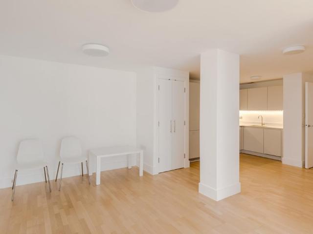 London EC4V 1 bed flat to rent £2,750 pcm £635 pw