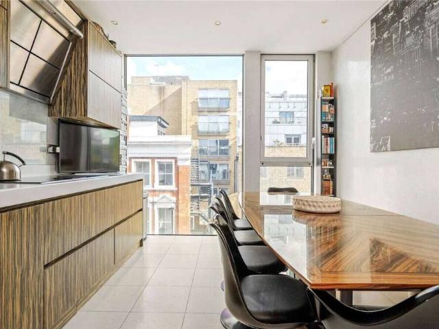London, EC1Y 0TJ, United Kingdom | 3 bed house for rent #121480012 | Rentberry