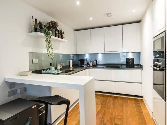 London, EC2A 4BY, United Kingdom | 2 bed apartment for rent #113077449 | Rentberry