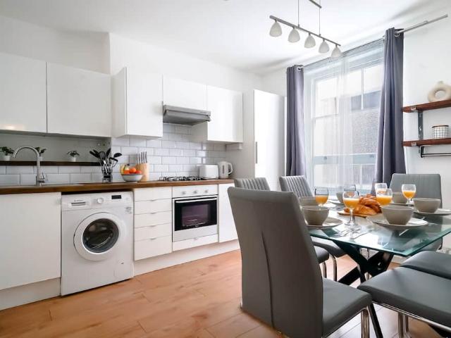 London, EC2A 4EE, United Kingdom | 3 bed apartment for rent #113961062 | Rentberry