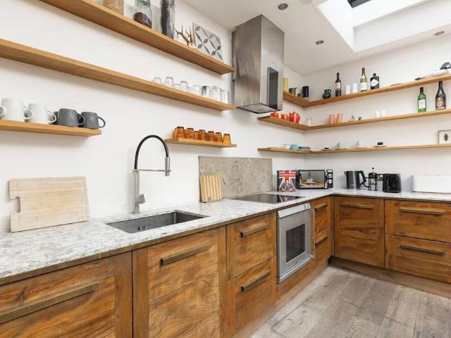 London, EC2A 4JJ, United Kingdom | 3 bed apartment for rent #171233911 | Rentberry