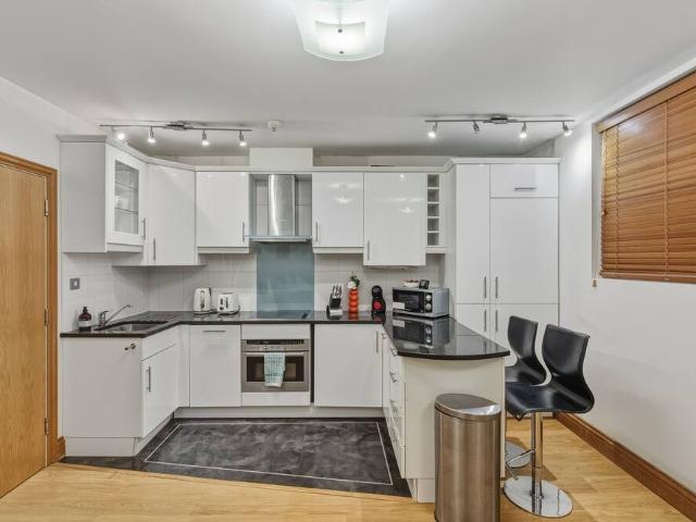 London, EC2V 6HH, United Kingdom | 1 bed apartment for rent #165870916 | Rentberry