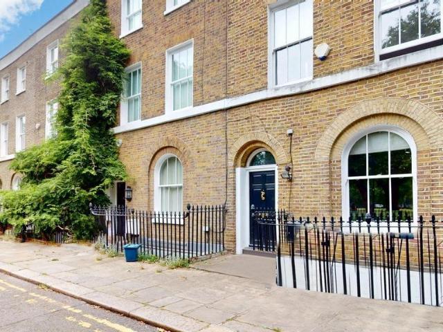London Fields East Side, London, E8 2 bed apartment to rent £2,575 pcm £594 pw