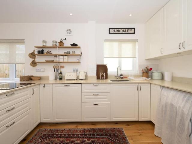 London, KT6 4JH, United Kingdom | 2 bed house for rent #169817302 | Rentberry