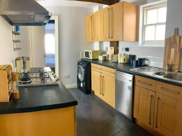 London, KT1 1PH, United Kingdom | 2 bed apartment for rent #95671523 | Rentberry