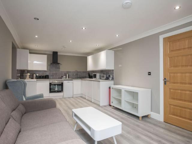 London, KT1 2ND, United Kingdom | 2 bed house for rent #100250614 | Rentberry