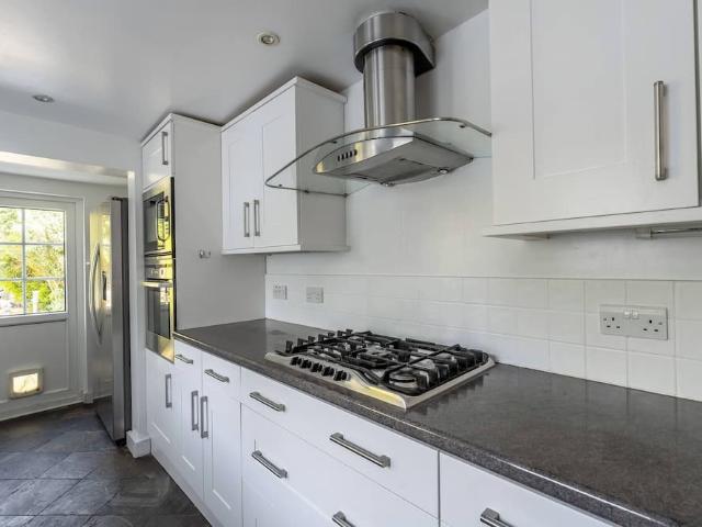 London, KT1 3DS, United Kingdom | 3 bed house for rent #165049891 | Rentberry