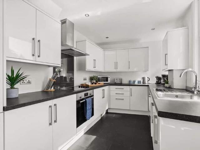 London, KT2 6AA, United Kingdom | 4 bed townhouse for rent #163795295 | Rentberry