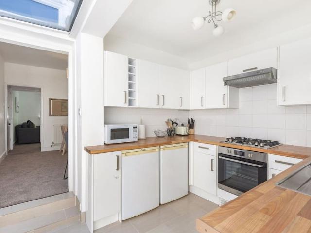 London, KT2 6ES, United Kingdom | 3 bed house for rent #170786345 | Rentberry
